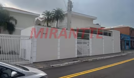 Cond. fechado de 149m² com 3 quartos em Chora Menino