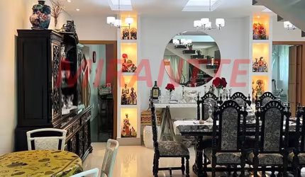 Sobrado de 240m² com 3 quartos em Vila Galvão