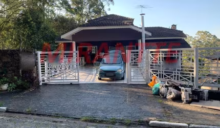 Sobrado de 350m² com 5 quartos em Serra da Cantareira