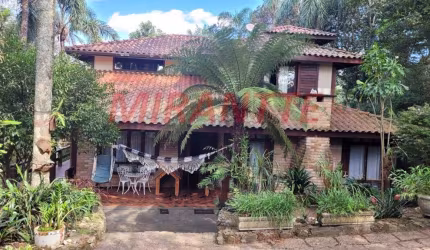 Sobrado de 218m² com 4 quartos em Serra da Cantareira