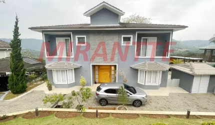 Cond. fechado de 365m² com 3 quartos em Serra da Cantareira