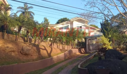 Cond. fechado de 350m² com 3 quartos em Suiça da Cantareira
