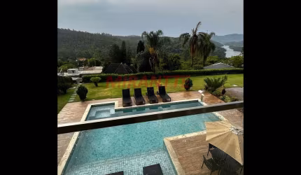 Sobrado de 400m² com 5 quartos em Serra da Cantareira