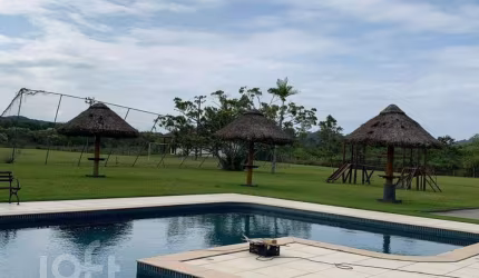 Casa à venda em Canasvieiras com 3500 m², 4 quarto