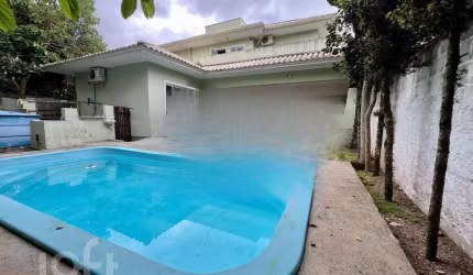 Casa à venda em Jurere Leste com 338 m², 4 quartos