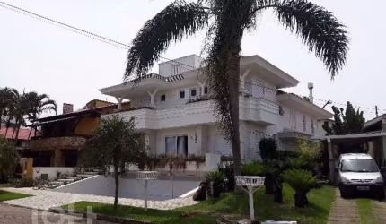 Casa à venda em Jurere Oeste com 400 m², 5 quartos
