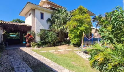 Casa de 5 dormitórios para locação no Campeche