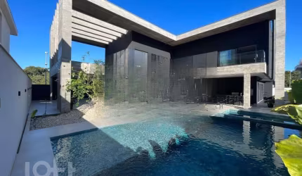 Casa à venda em Jurere Oeste com 513 m², 5 quartos