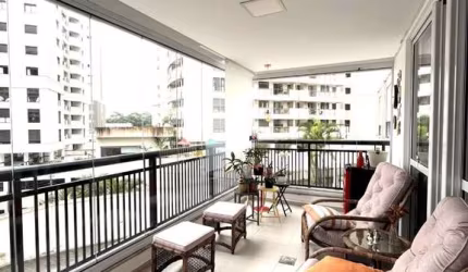 Apartamento à venda em Itacorubi com 170 m², 4 qua