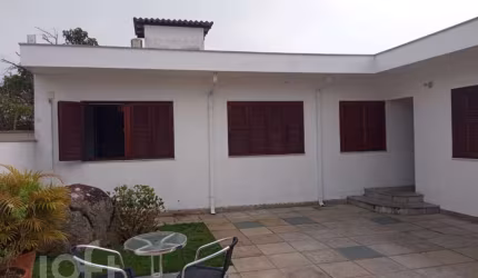 Casa à venda em Balneário com 146 m², 3 quartos, 1