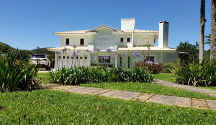 Casa de 5 dormitórios no Ratones