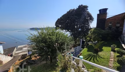 Casa à venda em Ribeirão da Ilha com 150 m², 3 qua