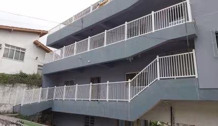 Casa com 8 dormitórios à venda na Agronômica