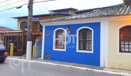 Casa à venda em Ribeirão da Ilha com 150 m², 4 qua
