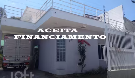 Casa à venda em Agronômica com 139 m², 2 quartos,