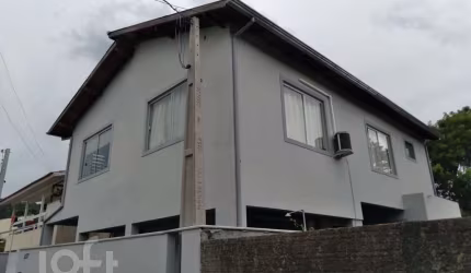 Casa à venda em Morro das Pedras com 195 m², 3 qua
