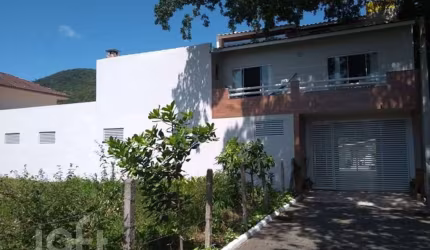 Casa à venda em Armação com 690 m², 10 quartos, 1