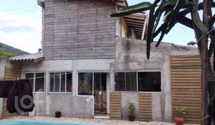 Casa à venda em Pântano do Sul com 170 m², 2 quart