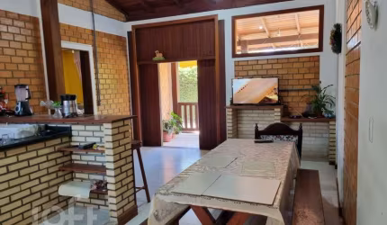 Casa à venda em Morro das Pedras com 250 m², 4 qua