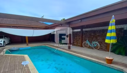 Casa com 5 dormitórios no bairro Santa Mônica