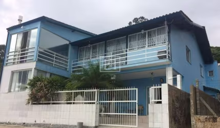 Casa com 6 quartos no Ribeirão da Ilha