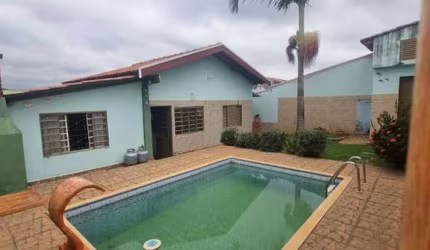 Casa com piscina no Jardim Blumenau