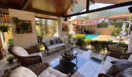 Lopes Enjoy vende Linda Casa no Condominio Bosque dos Esquilos,