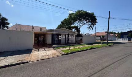 Casa para Venda em Maringá, Zona 05, 3 dormitórios, 2 banheiros, 2 vagas