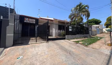 Casa para Venda em Maringá, Parque Residencial Tuiuti, 3 dormitórios, 1 suíte, 2 banheiros, 3 vagas