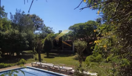Chácara à venda em Hortolândia com1000 m2 plana, sobrado de 120m2 conceito aberto. Quartos mezaninos de alvenaria, 2 banheiros.Lazer.Paisagismo.