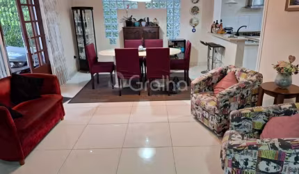 Casa com 165m² com 5 dormitórios em Barreiros