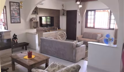 Casa Residencial de 3 dorms no bairro Itacorubi