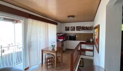 Casa Residencial de 5 dorms no bairro Real Parque
