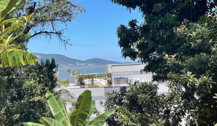Terreno de 1427.8m² no bairro Coqueiros