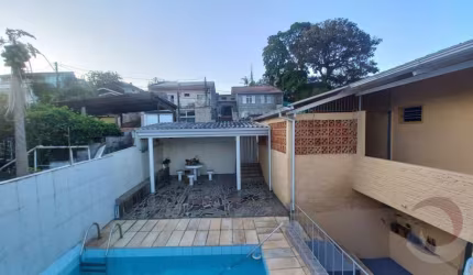 Casa Residencial de 3 dorms no bairro Ipiranga