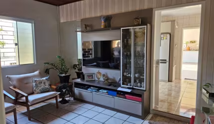 Casa Residencial de 3 dorms no bairro Rocado
