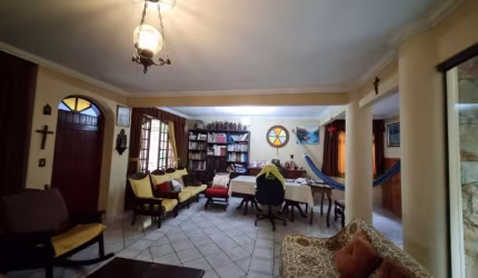 Casa Residencial de 4 dorms no bairro Balneário