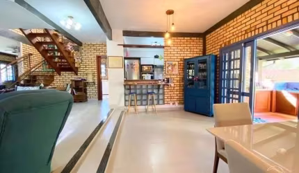 Casa Residencial de 3 dorms no bairro Rio Tavares