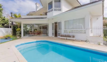 Casa Residencial de 4 dormitórios no bairro Lagoa Da Conceição