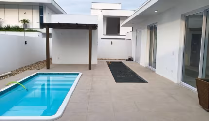 Casa Residencial de 3 dorms no bairro Ratones