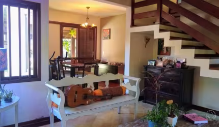Casa com 3 dorms no bairro Itacorubi