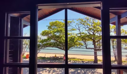 Casa com vista mar e 4 dormitórios em Sambaqui