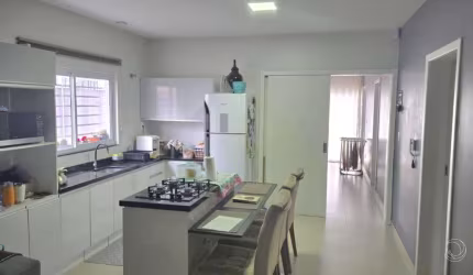 Casa residencial com 3 quartos no bairro Aririu