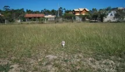 Terreno em condomínio fechado, 450m² no Rio Vermelho.
