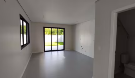 Casa Residencial de 3 dorms no bairro Canasvieiras