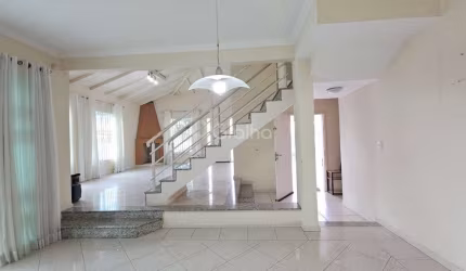 Casa de 256m² com 3 quartos sendo 1 suíte no Carianos