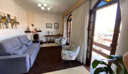 Casa Residencial de 3 dorms no bairro Capoeiras