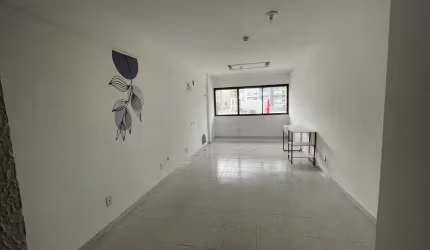 Sala Comercial  Centro Médico da Pituba r$ 80.000   com 28m em frente ao Shopping Itaigara .