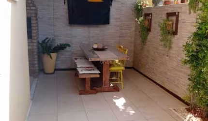 Vendo Casa Dúplex com 150m2, Espaço gourmet com churrasqueira, varanda, jardim, 3/4, suíte,  em condomínio com total infraestrutura