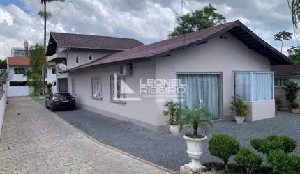 Casa com 4 quartos à venda no bairro Imigrantes em Timbó/SC